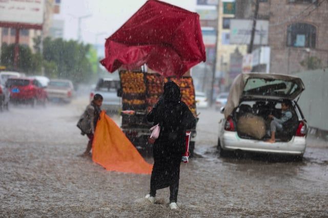 تضرر آلاف النازحين اليمنيين جراء المنخفض الجوي "المطير"