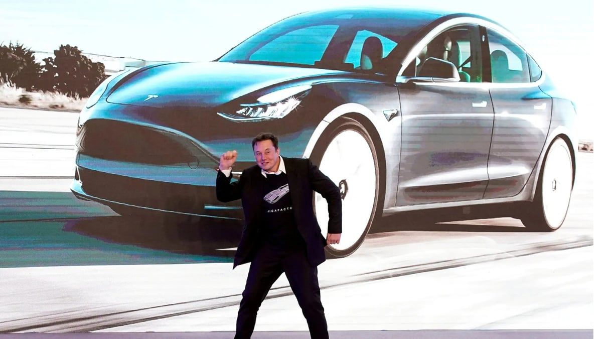 إيلون ماسك يعوّل على "روبوتاكسي" لتدارك فوضى تسلا