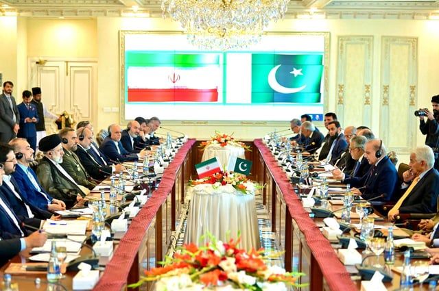 ملف الجماعات الانفصالية يتصدر أجندة الرئيس الإيراني في باكستان