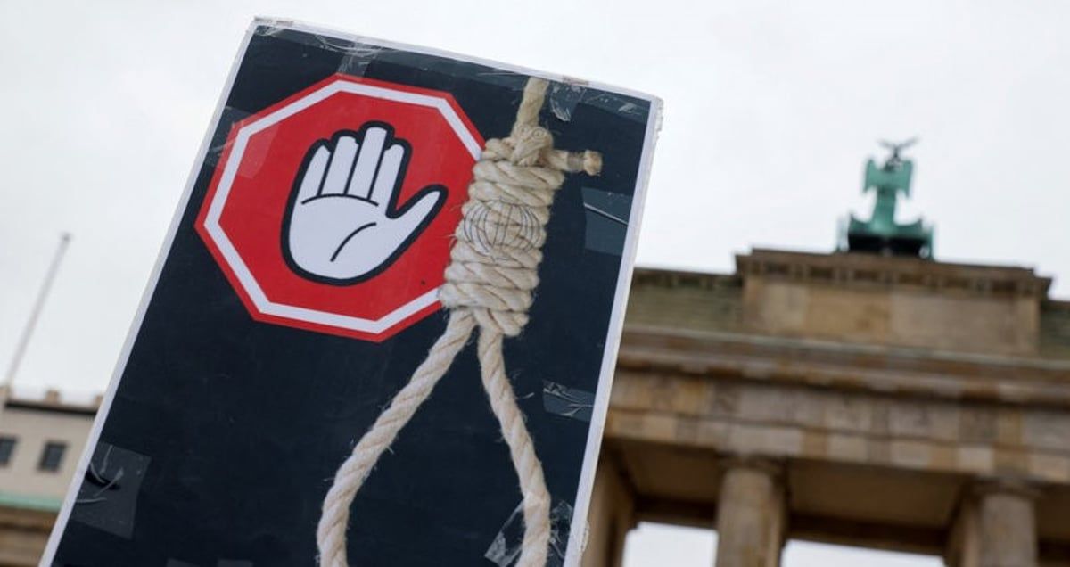 إيران تعدم 9 سجناء بتهم تتعلق بالمخدرات (صورة)