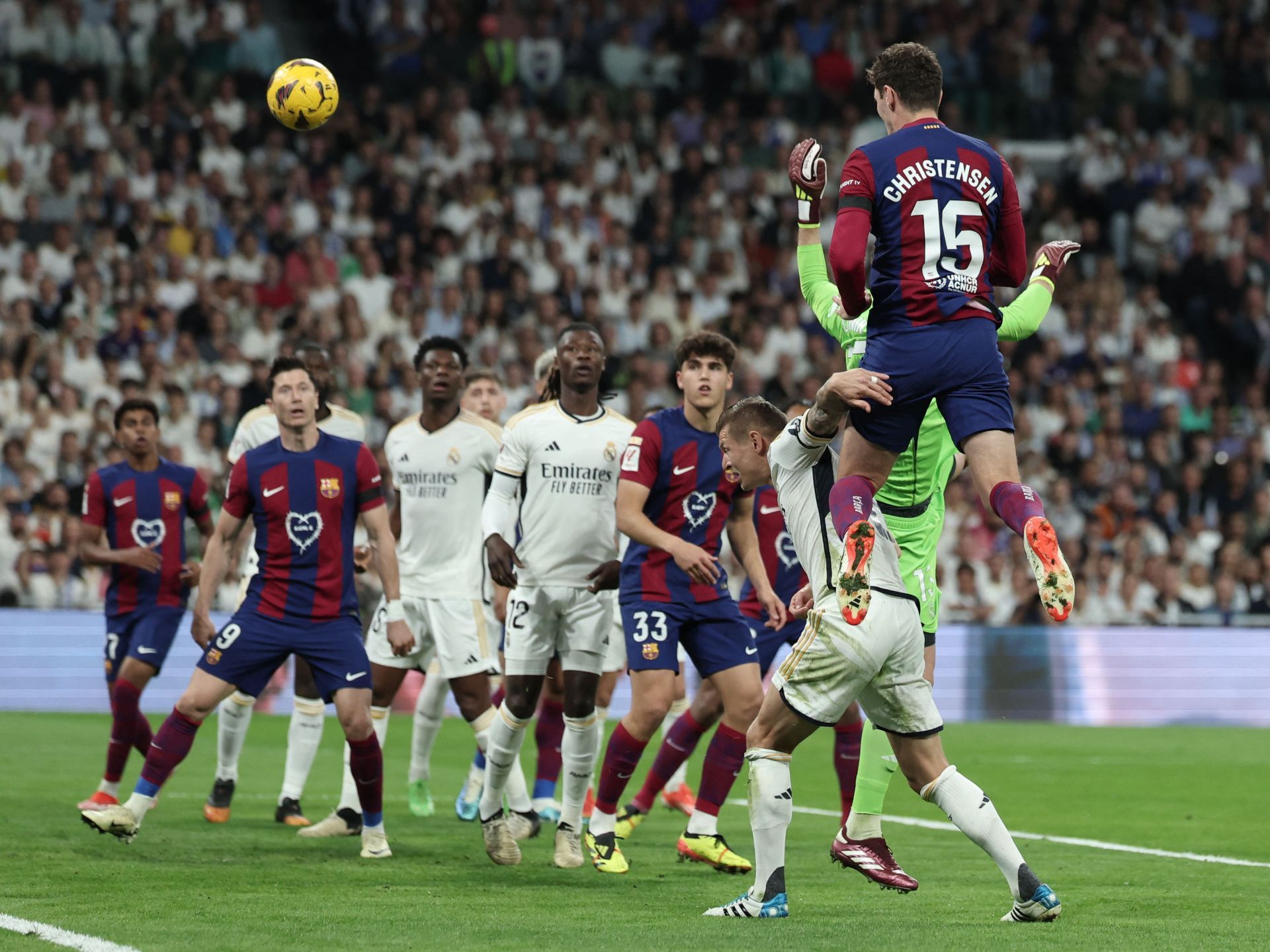 ريال مدريد تفوق على برشلونة.. التشكيلة الأغلى في الكلاسيكو - موقع الخليج الان