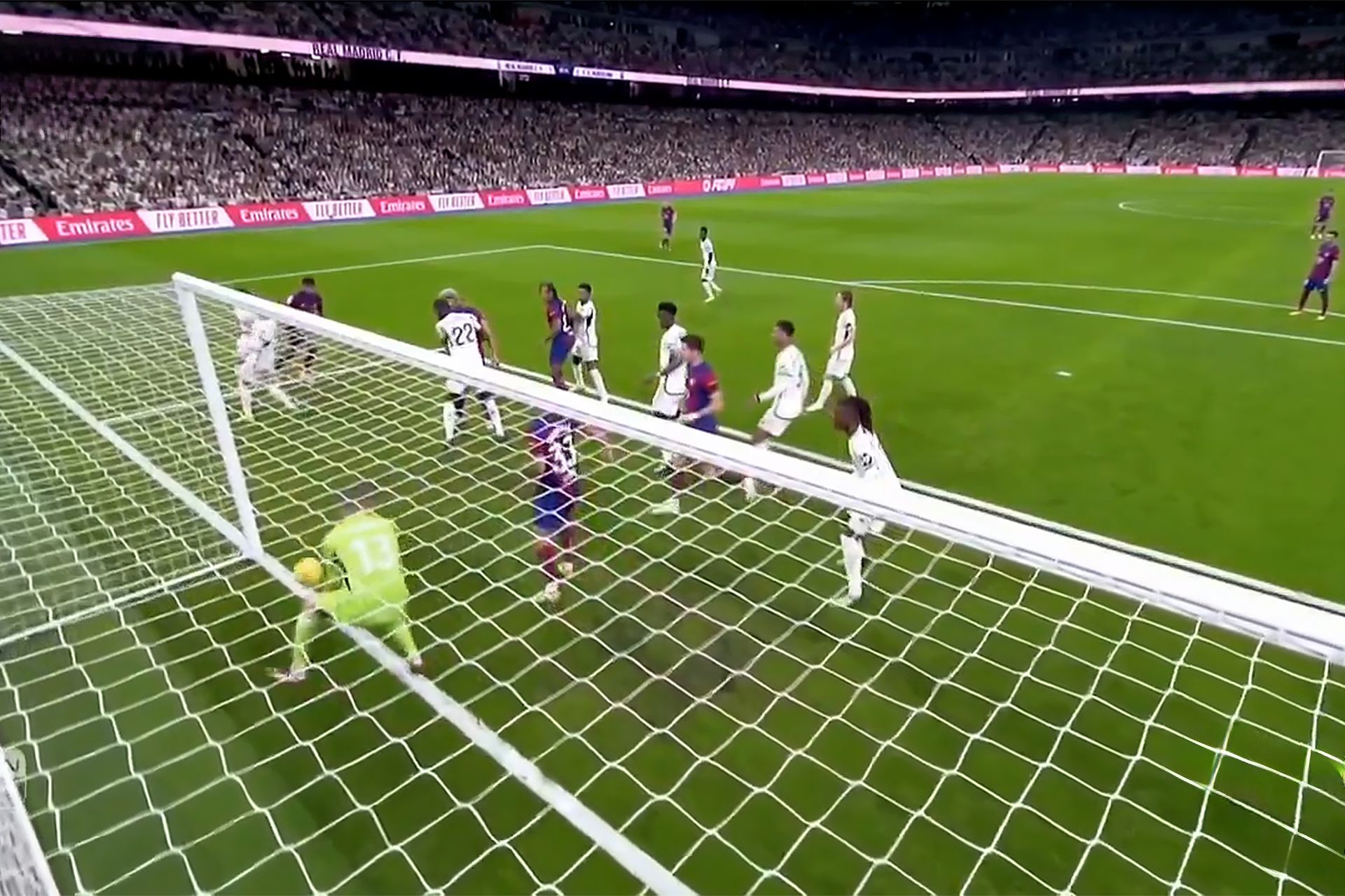 هل حرم الحكم برشلونة من هدف في الكلاسيكو ضد ريال مدريد؟ - موقع الخليج الان