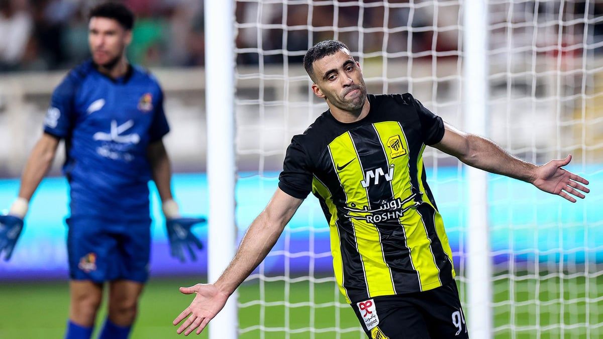 حسين عبد الغني ينصح حمد الله بالابتعاد عن شقيقه (فيديو)