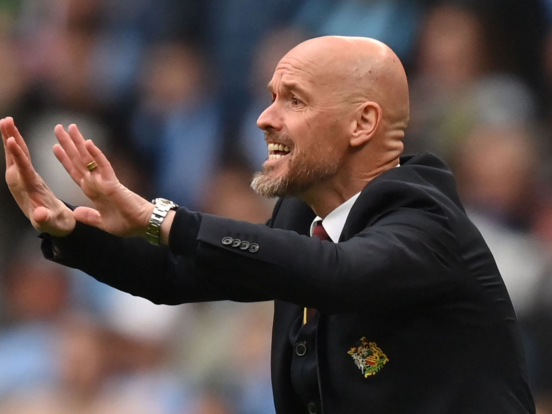 تين هاغ يهاجم الإعلام ويصف الانتقادات بـ”وصمة عار” - موقع الخليج الان