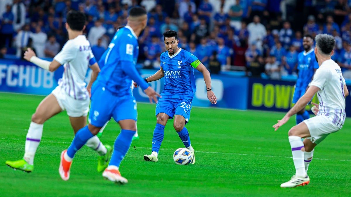 بندر الأحبابي يعتذر لسالم الدوسري بعد مباراة الهلال والعين (فيديو)