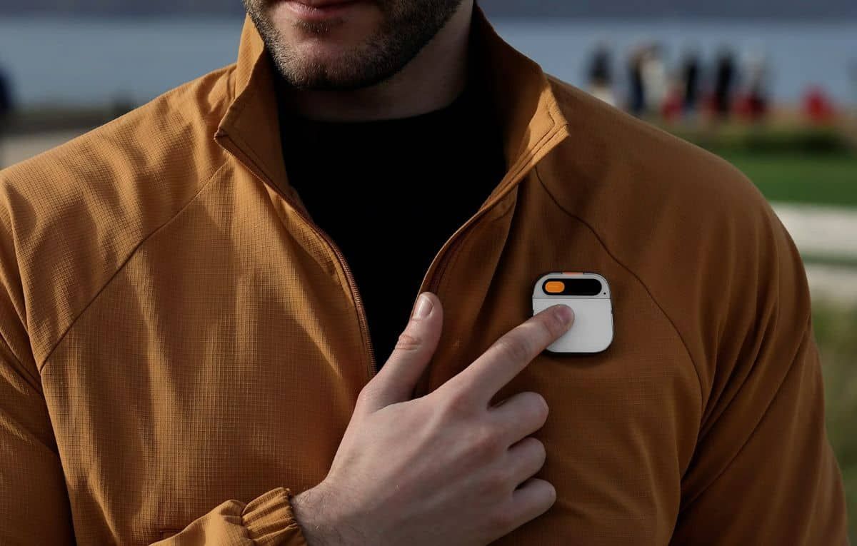 هل سيحل جهاز Humane Ai Pin الذي يعمل بالذكاء الاصطناعي محل الهواتف الذكية؟ - موقع الخليج الان