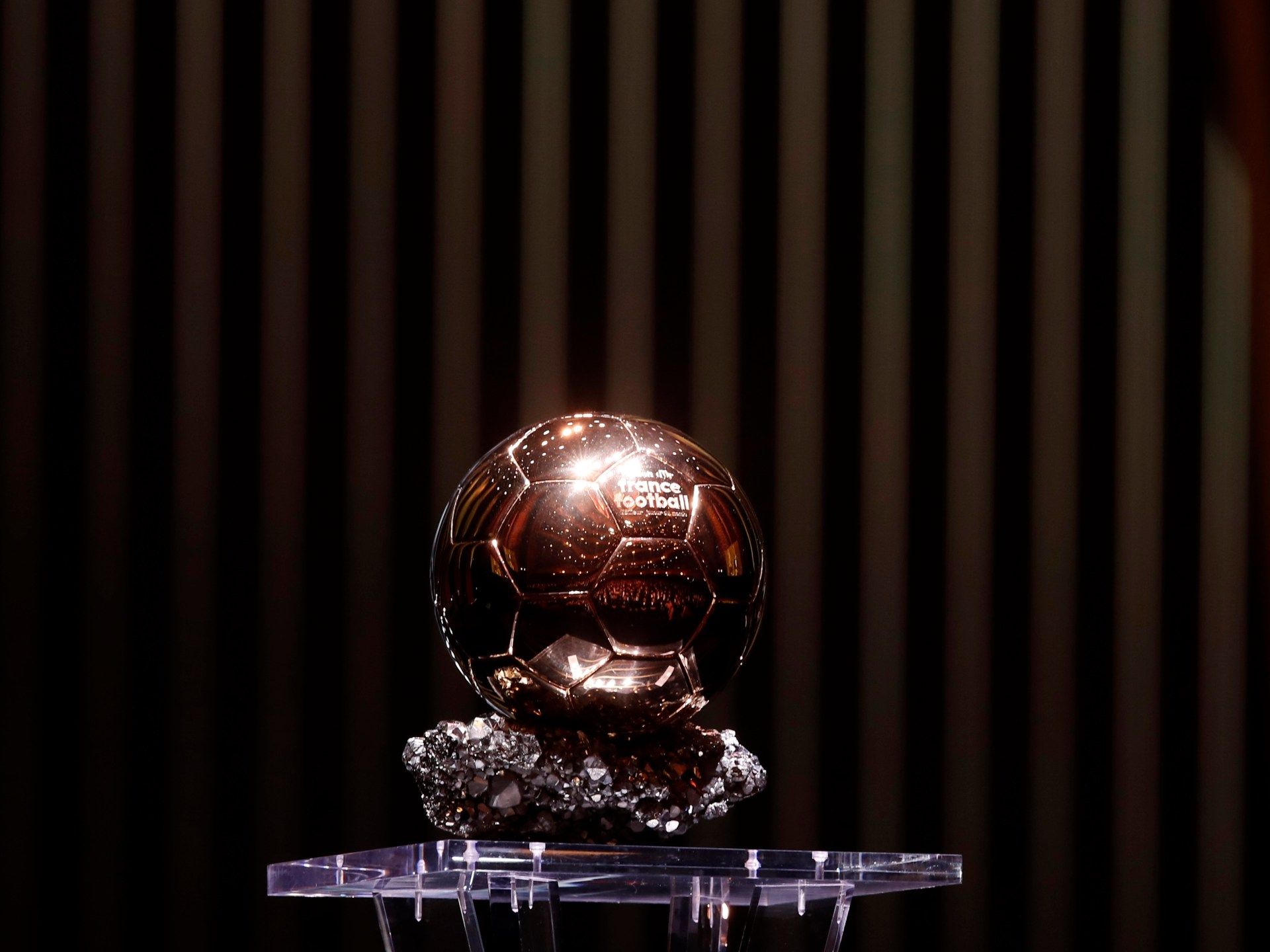 ميسي ورونالدو يعودان.. 16 متنافسا على الكرة الذهبية في 2024 - موقع الخليج الان