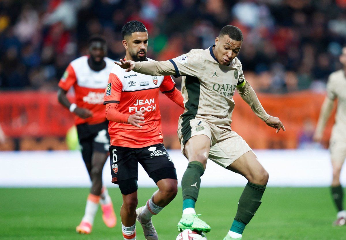 مبابي يوزع هداياه في سان جيرمان قبل الرحيل (فيديو)