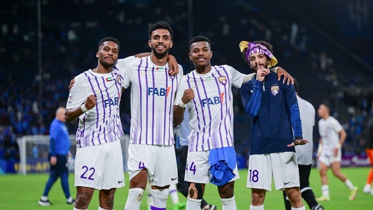 على طريقة البليهي.. لاعب العين يغرس العلم في ملعب الهلال (فيديو)