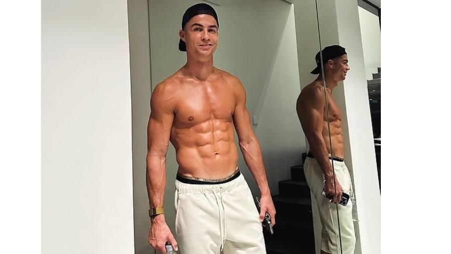 أوزيل يحاول أن يكون رونالدو