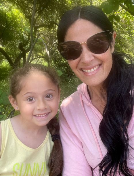 طفلة تنال شهرة عالمية بسبب بـ"اضطراب أكل نادر" (صور)