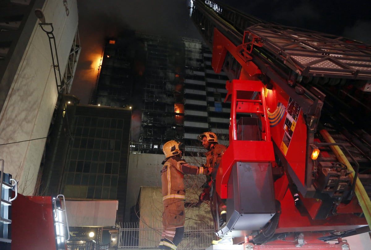 إيران.. حريق قرب مستشفى جنوبي طهران (فيديو)