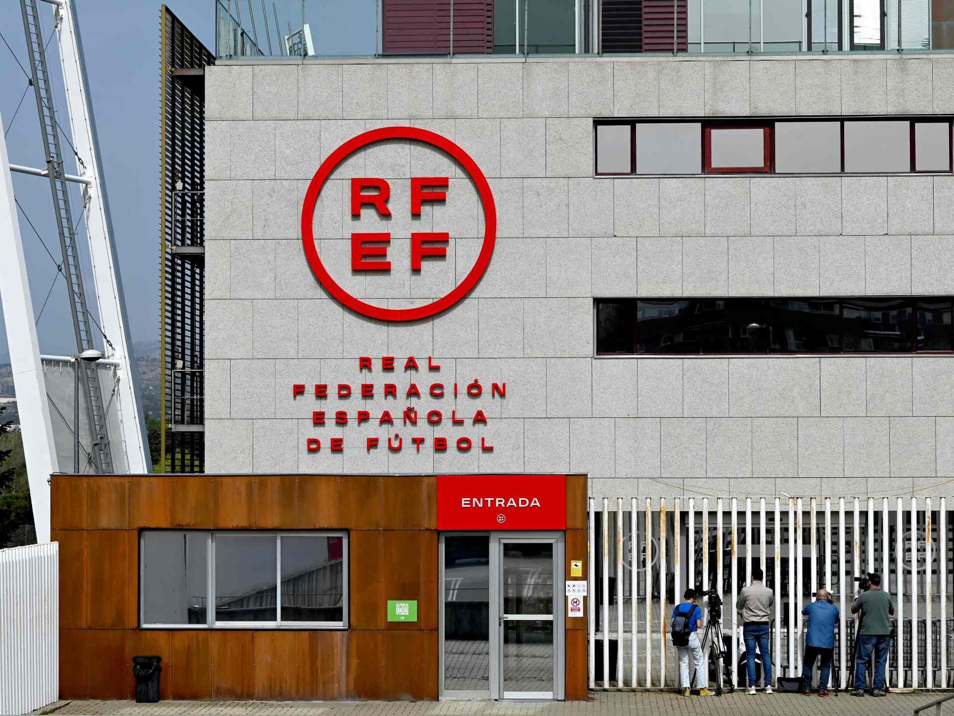 لتصويب الوضع وبدء مرحلة جديدة.. اتحاد الكرة الإسباني “تحت الوصاية” - موقع الخليج الان