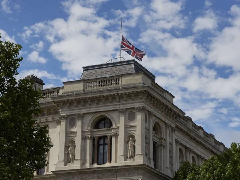 لندن تستدعي سفير روسيا للاحتجاج على «نشاط خبيث»