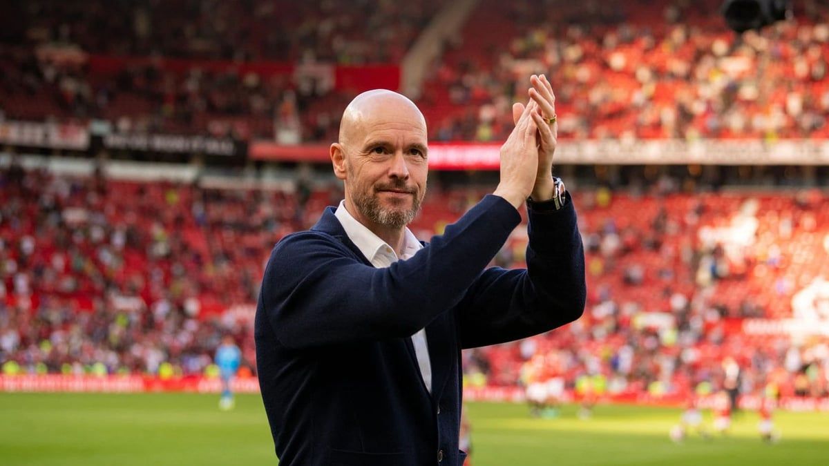 تين هاغ يثير أزمة جديدة في مانشستر يونايتد ويتخذ هذا القرار