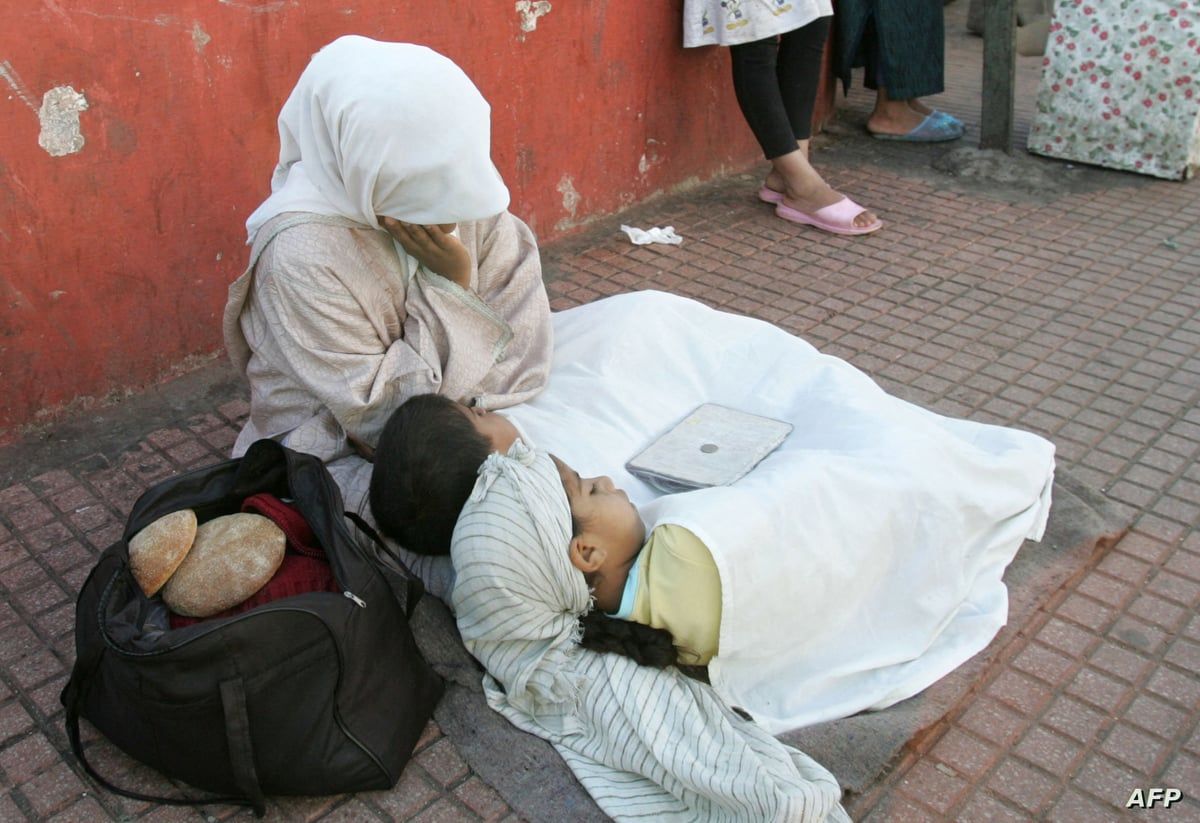 حقيقة ضبط متسولين في ليبيا تنكروا بملابس نسائية (صورة)