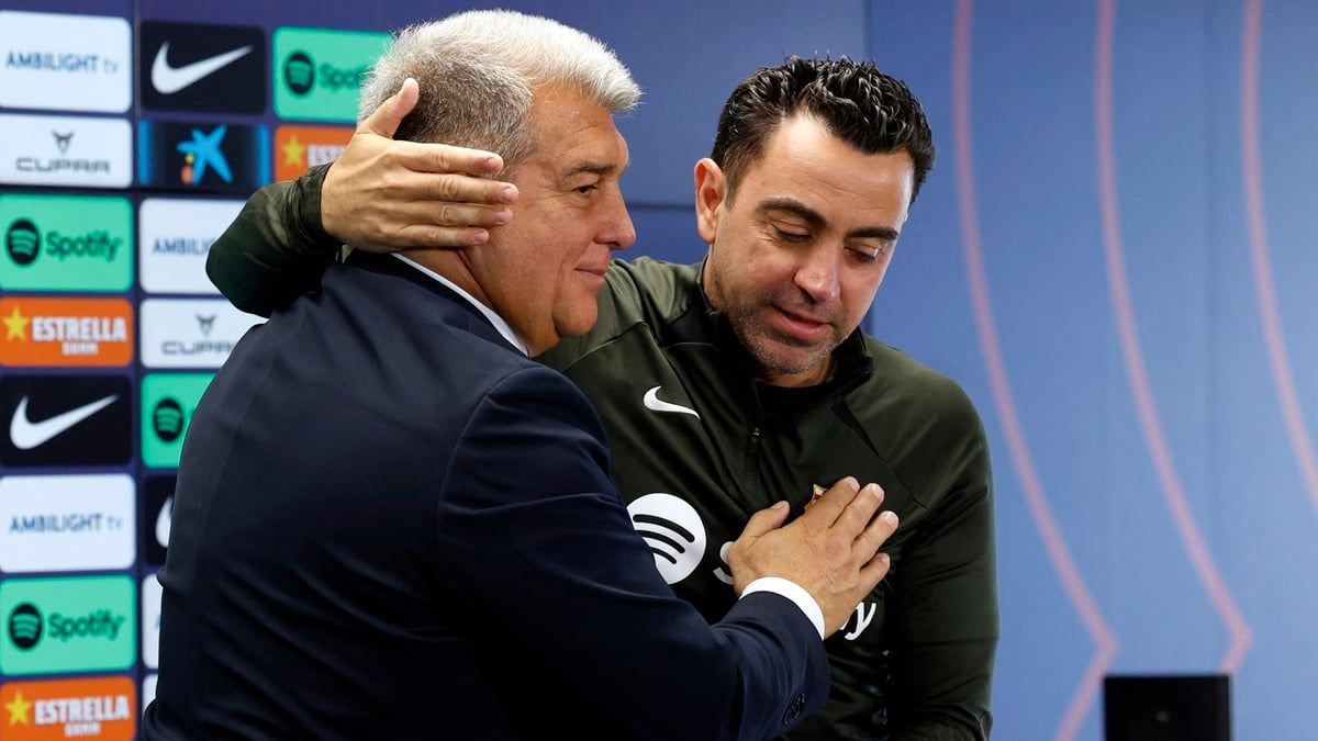 برشلونة يمنع ناديا إنجليزيا عملاقا من التعاقد مع تشافي