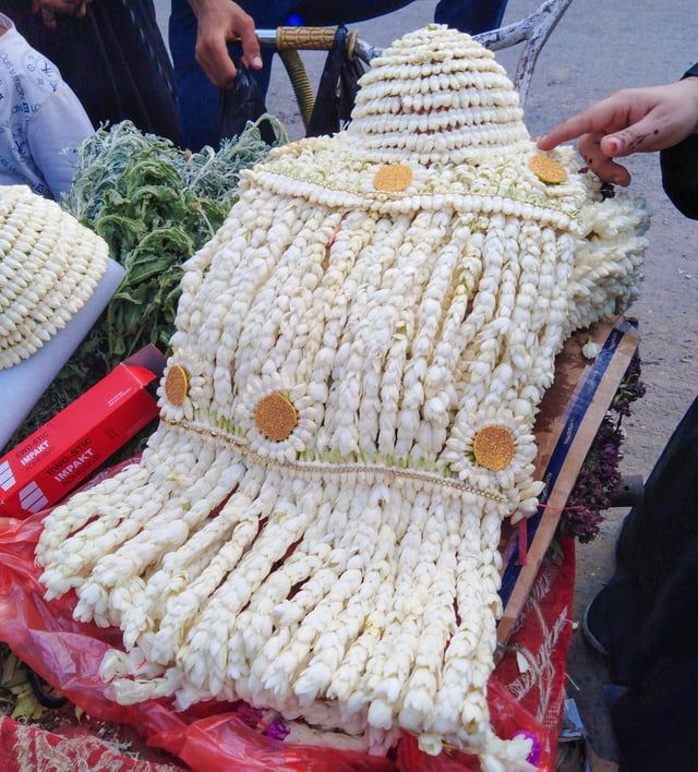 السعودية.. تزيين غير تقليدي لعروس يثير استغراب متابعين (فيديو)