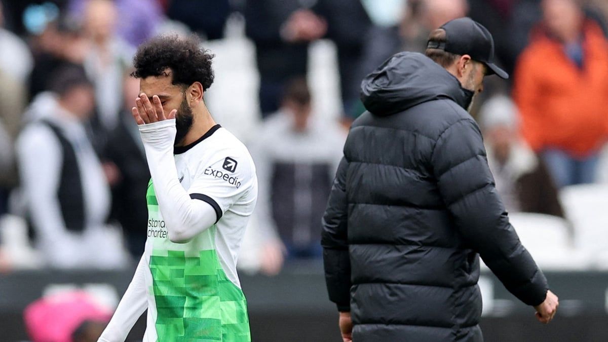 محمد صلاح وكلوب يتجاهلان بعضهما عقب مباراة ليفربول ووست هام (فيديو)