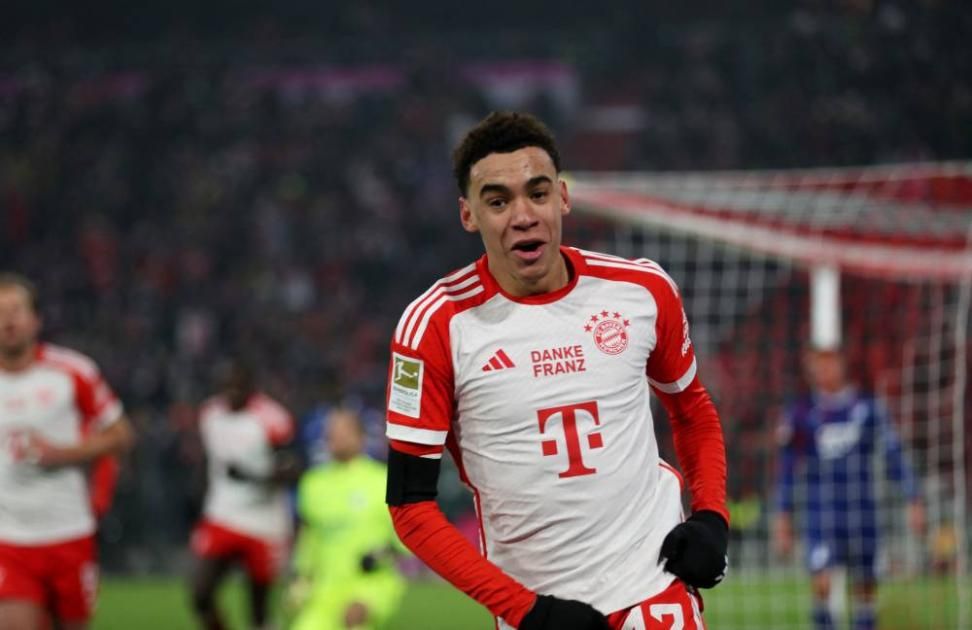 موسيالا يختار ميسي أفضل لاعب ورونالدو ثانياً