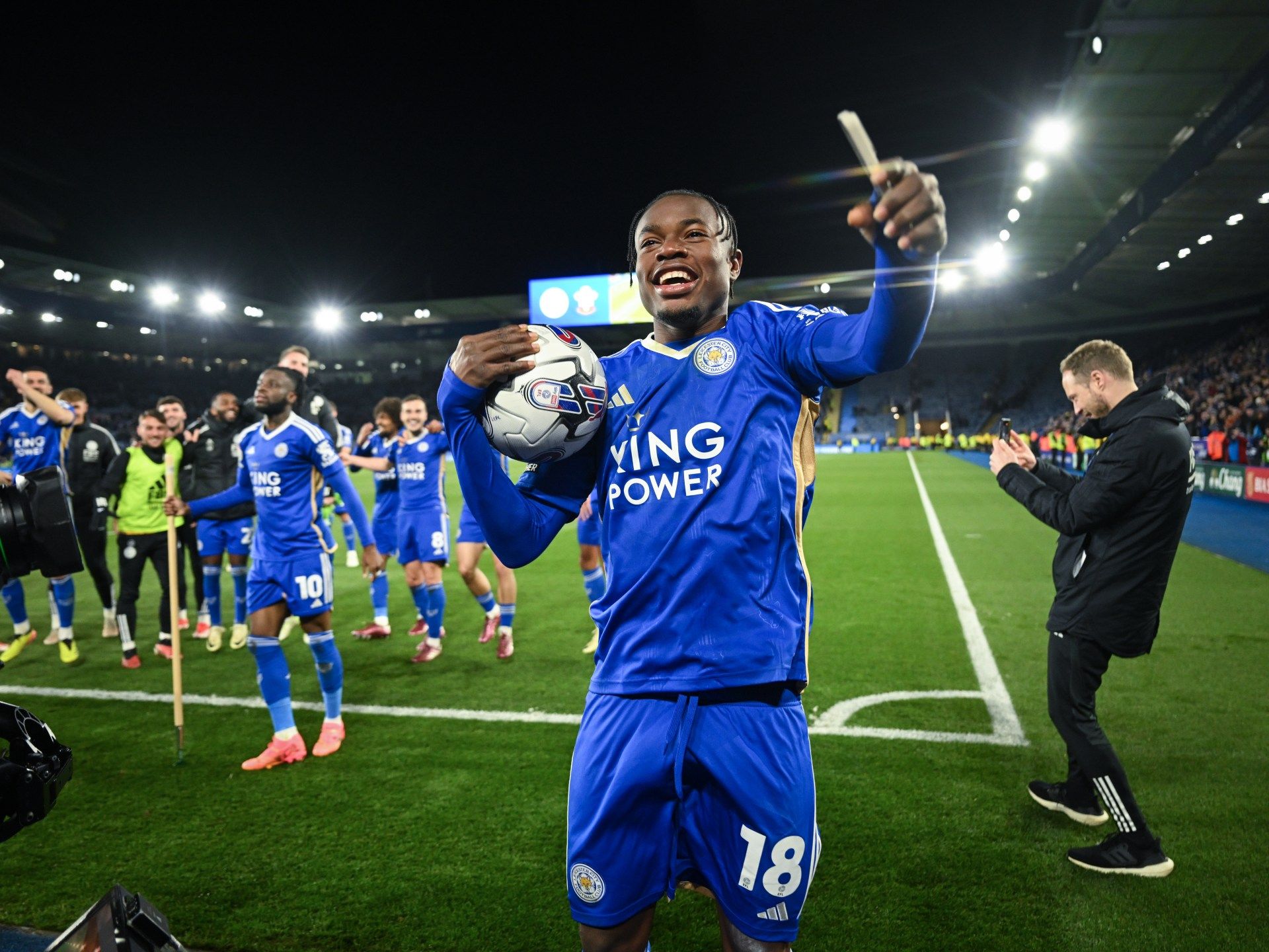 ليستر سيتي يعود للدوري الإنجليزي الممتاز - موقع الخليج الان