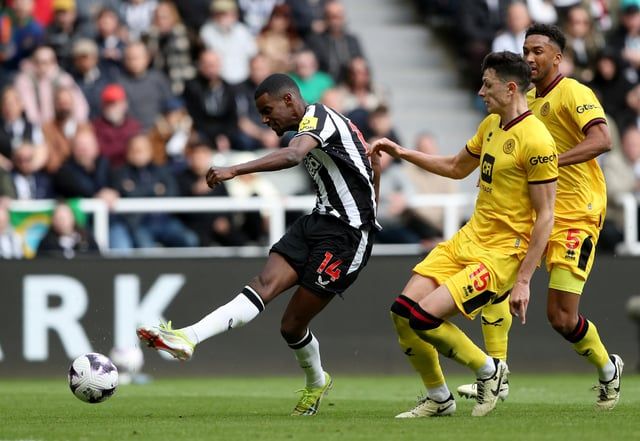 ترتيب الدوري الإنجليزي: مانشستر يونايتد يتعادل مع بيرنلي.. وشيفيلد أول الهابطين