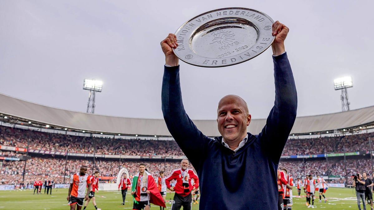 الاتفاق تم.. فابرزيو رومانو يعلن اسم مدرب ليفربول الجديد