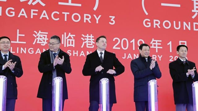 إيلون ماسك يزور الصين بشكل مفاجئ