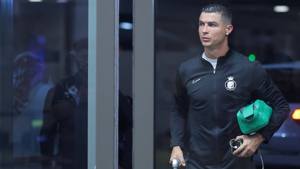 مراسل تلفزيوني يثير فضول رونالدو بهذه الجملة (فيديو)