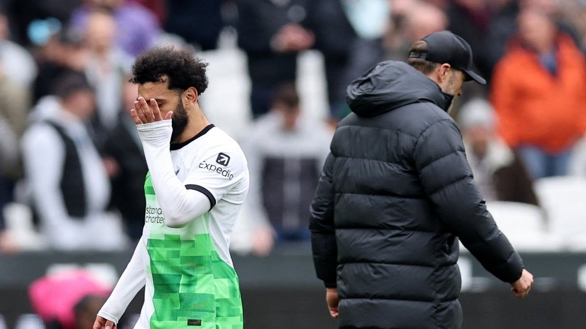 أسطورة إنجلترا يدعم محمد صلاح ضد كلوب