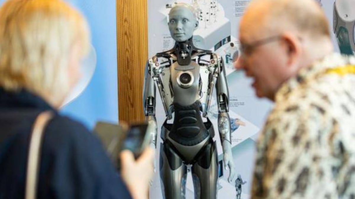 بالذكاء الاصطناعي.. مدرس يزور "تسجيلا عنصريا" للانتقام من مديره