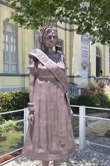 وفاة واحدة من أطول النساء في العالم (صور)