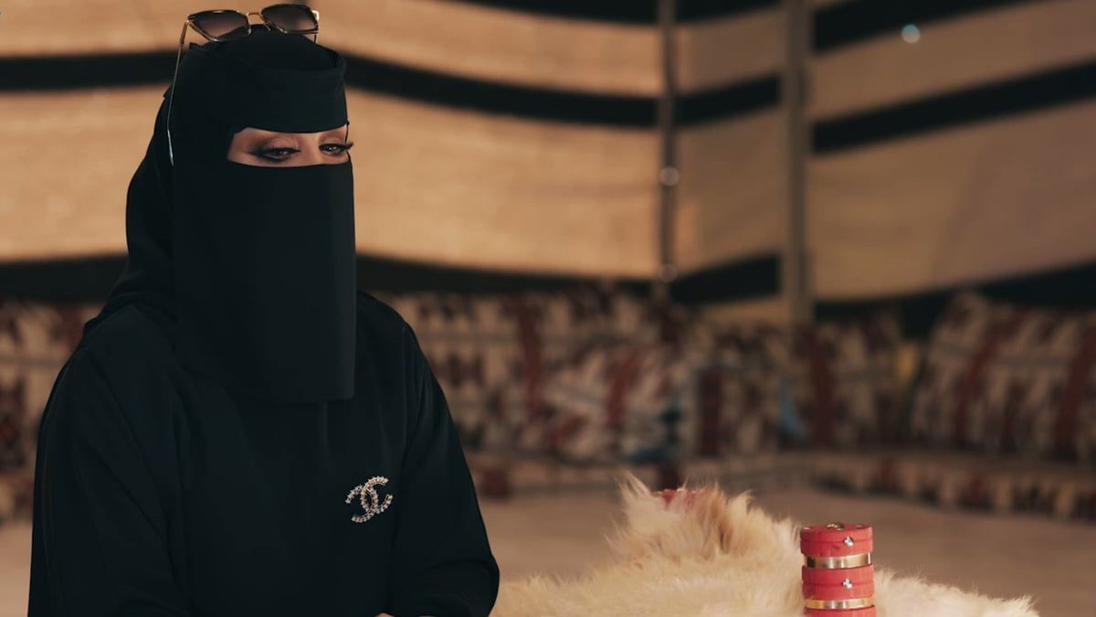 معجبون يلاحقون مشهورة "سناب" صيته السبيعي.. هل استأجرتهم؟ (فيديو)