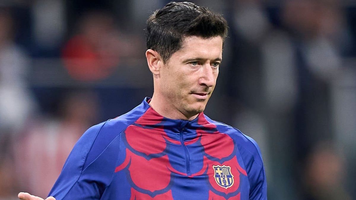 ليفاندوفسكي يصدم رفاقه في برشلونة