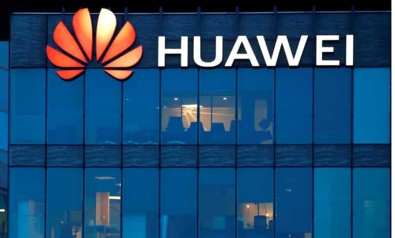 هواوي تقترب من التصنيع المحلي الكامل لهواتفها الذكية - موقع الخليج الان