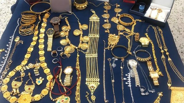 سرقوا 30 منزلا.. اللصوص السبعة في قبضة شرطة عُمان (صورة)