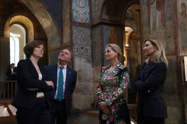 دوقة إدنبره تجري أول زيارة ملكية لأوكرانيا منذ بدء الحرب (صور)