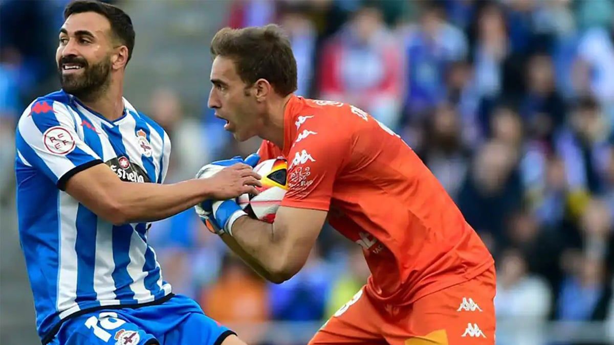 حدث بدوري الدرجة الثالثة الإسباني.. مدرب حراس ينقذ فريقه بعد أزمة غريبة