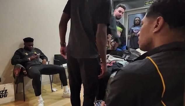 جدل بين بيلينغهام وتشواميني حول نجومية مدافع بايرن