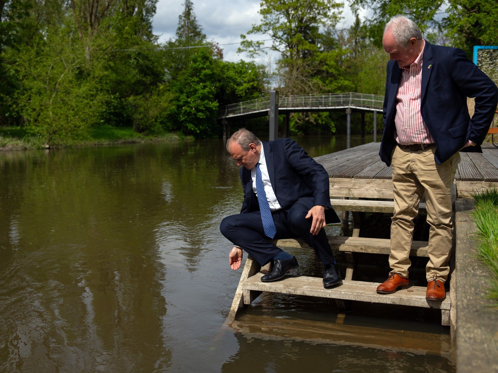 متسابقو الألعاب المائية في بريطانيا يطالبون بتنقية المياه من الصرف الصحي - موقع الخليج الان
