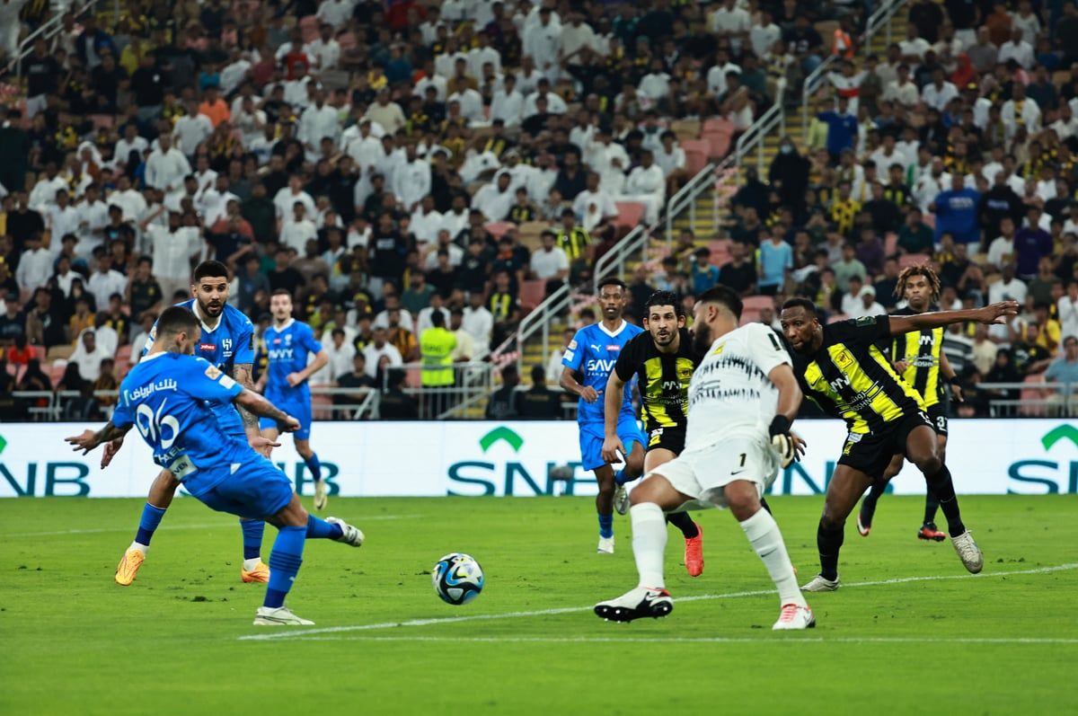 أسقط المعيوف على طريقة ميسي وبواتنغ.. هدف ميشيل في الاتحاد (فيديو)