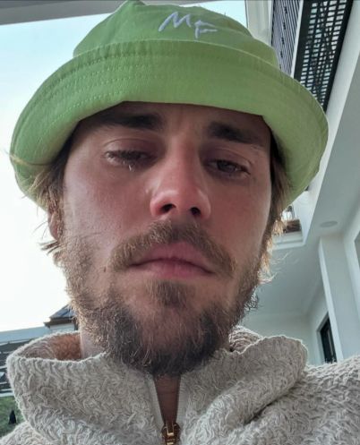 بعد اتهامه بالكذب.. مصدر مقرب من جاستن بيبر يكشف سبب بكائه