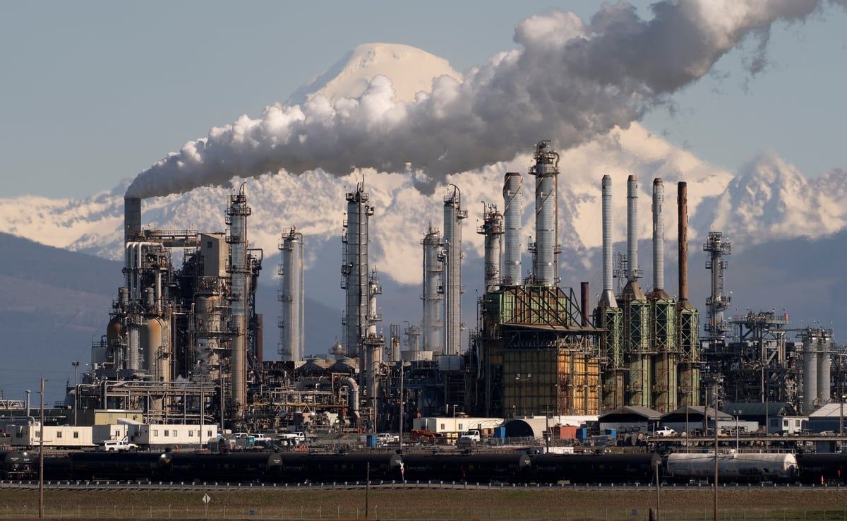 أوكرانيا تؤكد استهداف مصفاة نفط روسية