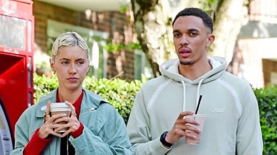 نجم ليفربول يرتبط بابنة نجم هوليوود