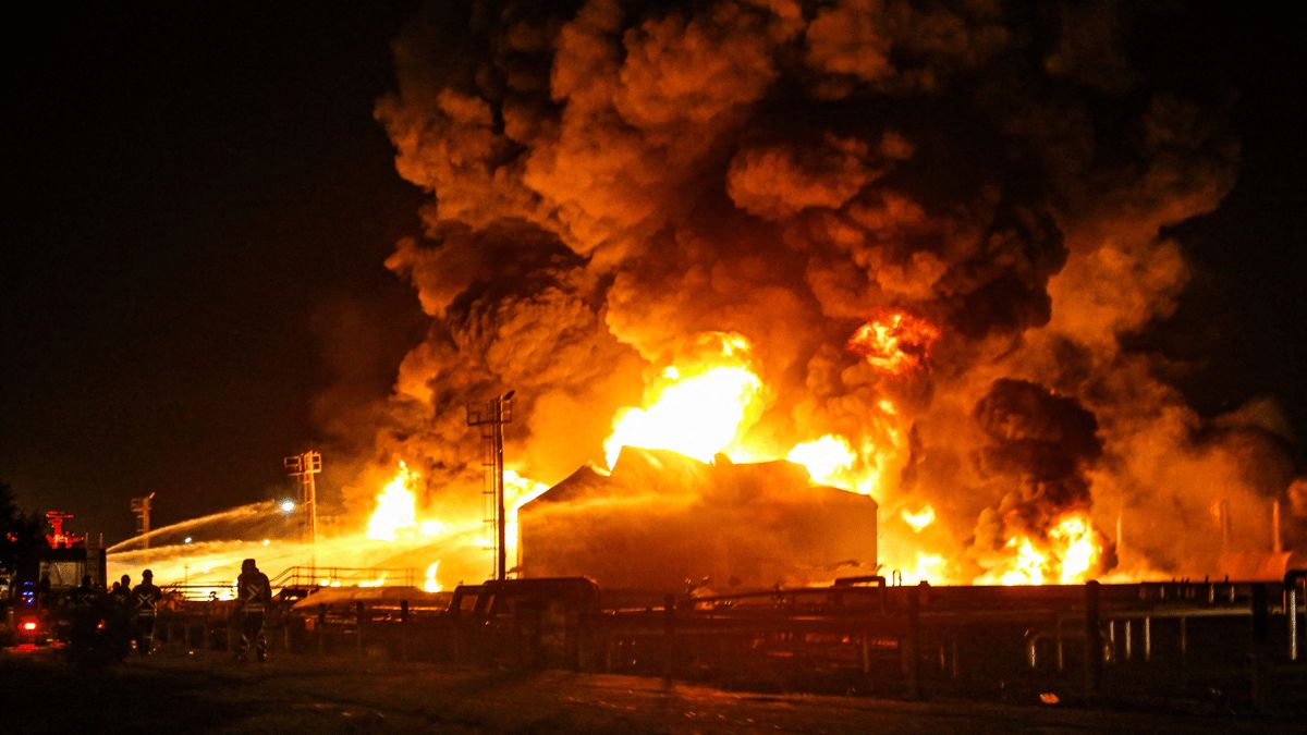 حريق مروع في قرية سياحية شمالي إيران (صور وفيديو)