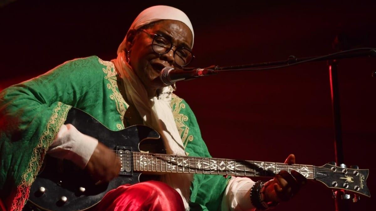 رحيل أيقونة فن الديوان الصحراوي الجزائري حسنة البشارية