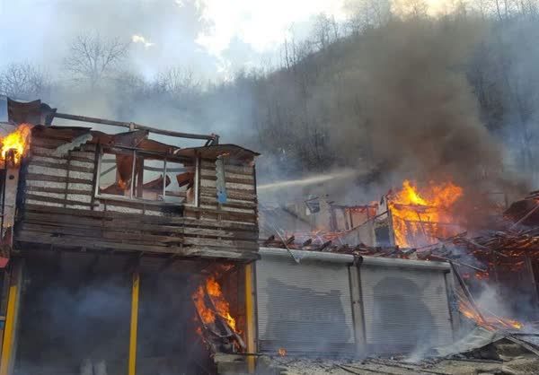 حريق مروع في قرية سياحية شمالي إيران (صور وفيديو)