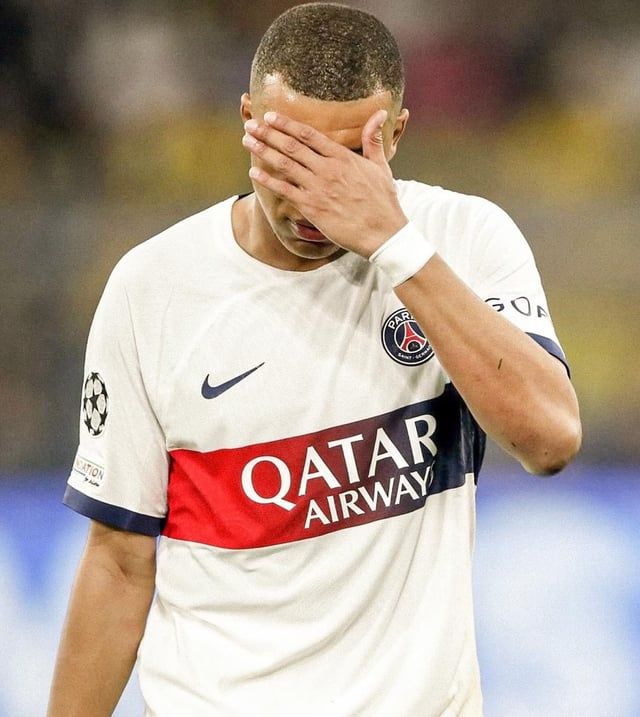 حزن وإحباط مبابي بعد الخسارة أمام دورتموند (صور)