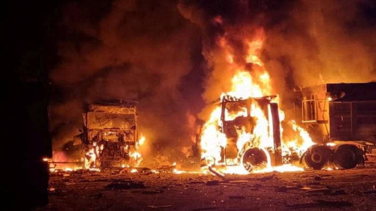 صاروخ روسي يتسبب بحريق ضخم في ميناء أوديسا الأوكراني (فيديو)