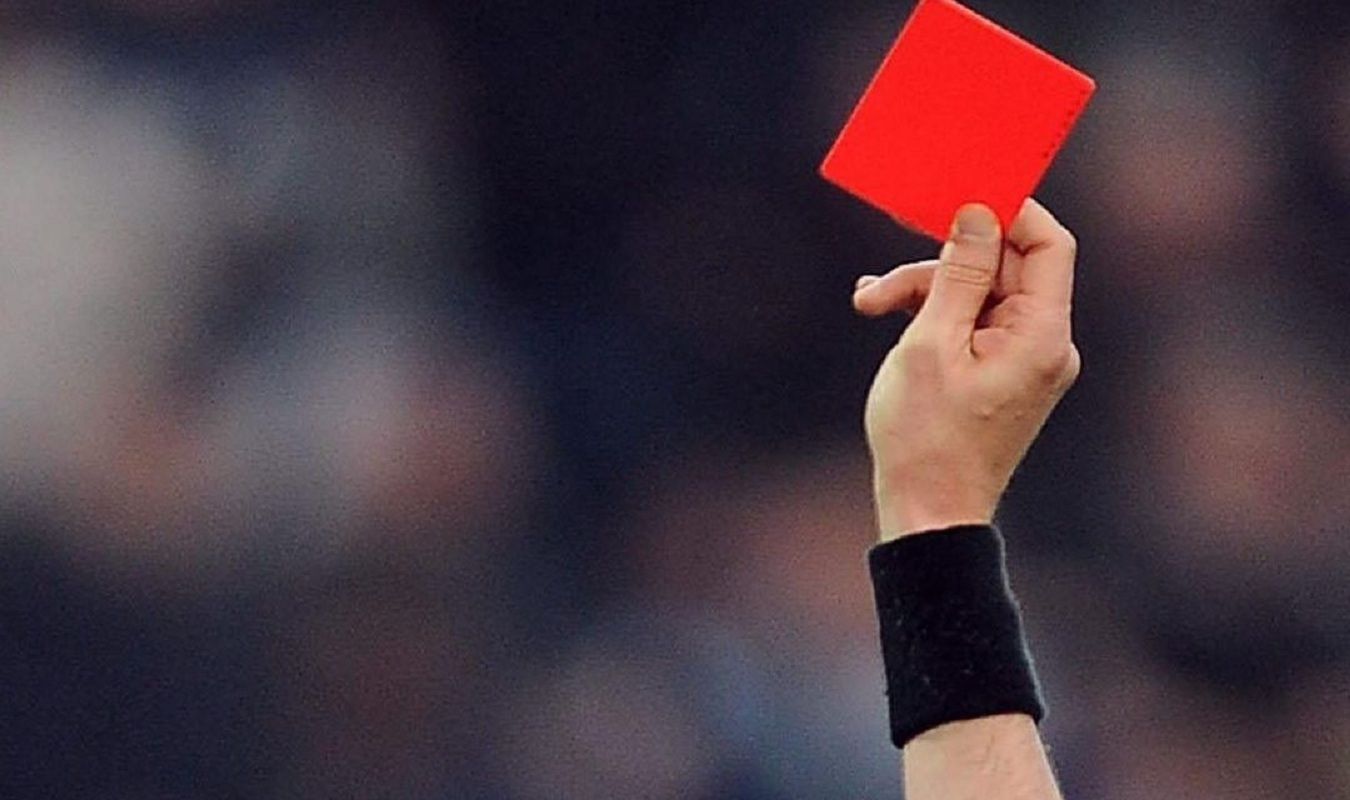 العنصر البشري تدخل في تقنية VAR!! فضائح تحكيم دوري روشن يشعلها النجار بعد خسارة هذا الفريق - موقع الخليج الان